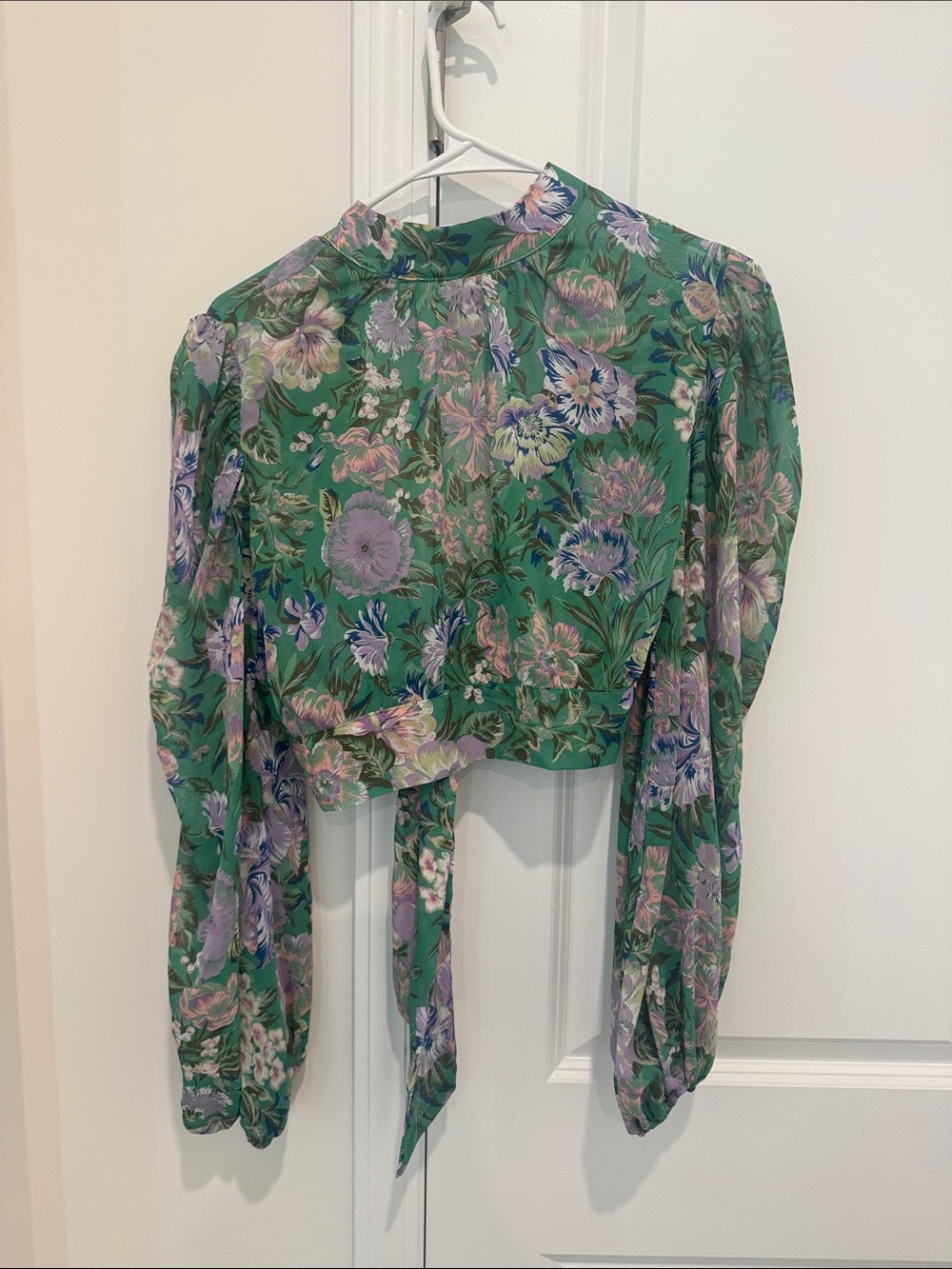 Etiquette Clothiers Green Floral Tie-Back Puff Sleeve Blouse